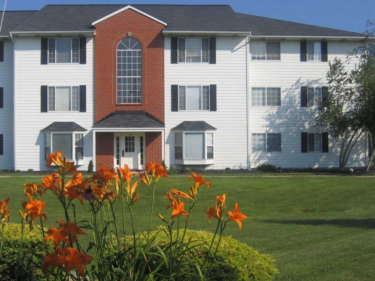 Cross Creek Apartments - Photo 5 of 40
