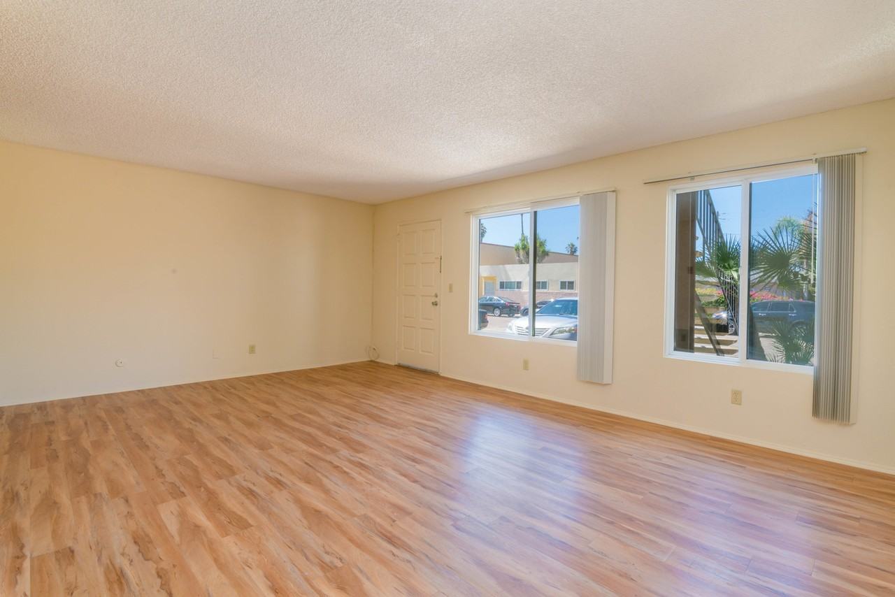 Imperial Palms - South - Photo 3 of 17