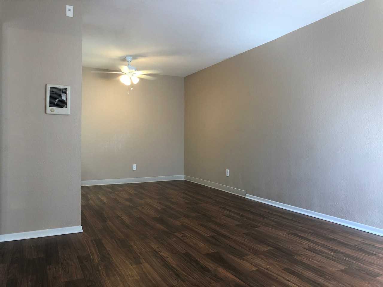 Euclid Oaks - Photo 4 of 33