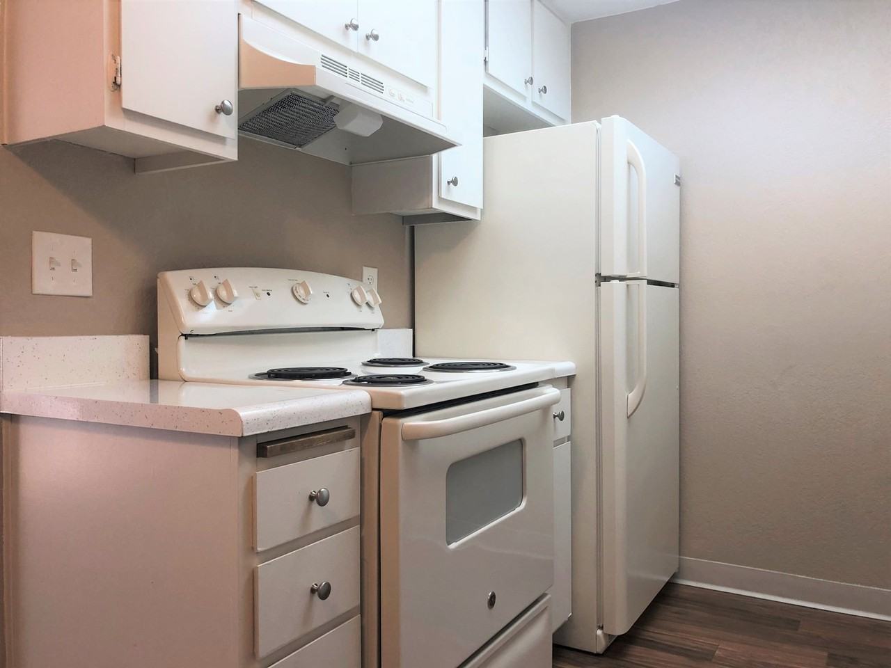 Euclid Oaks - Photo 6 of 33