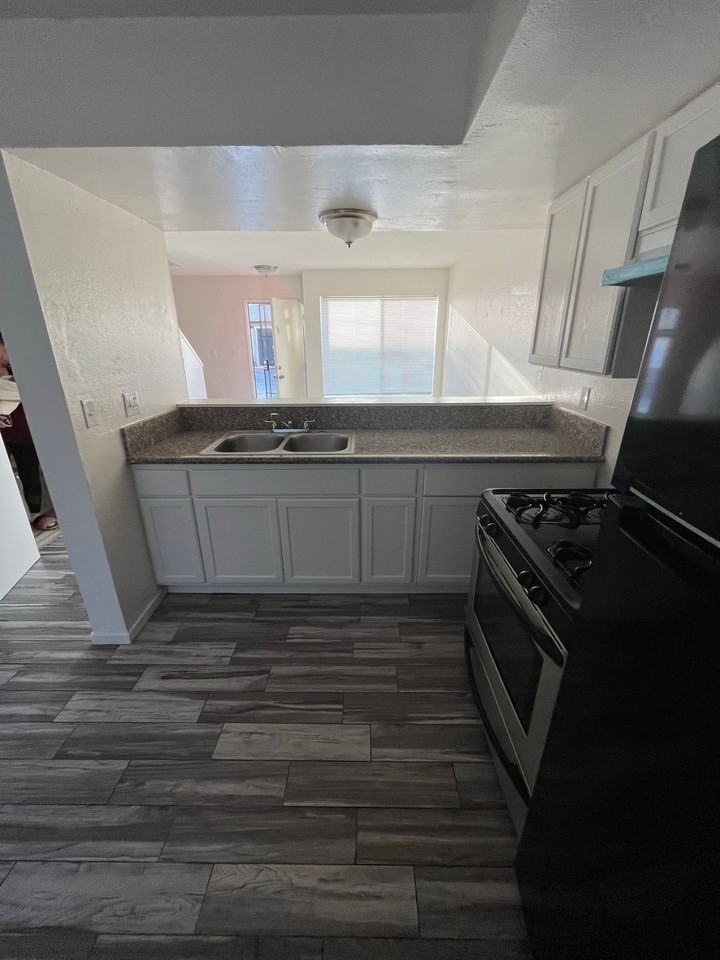 Larcus Avenue Townhomes - Photo 3 of 39