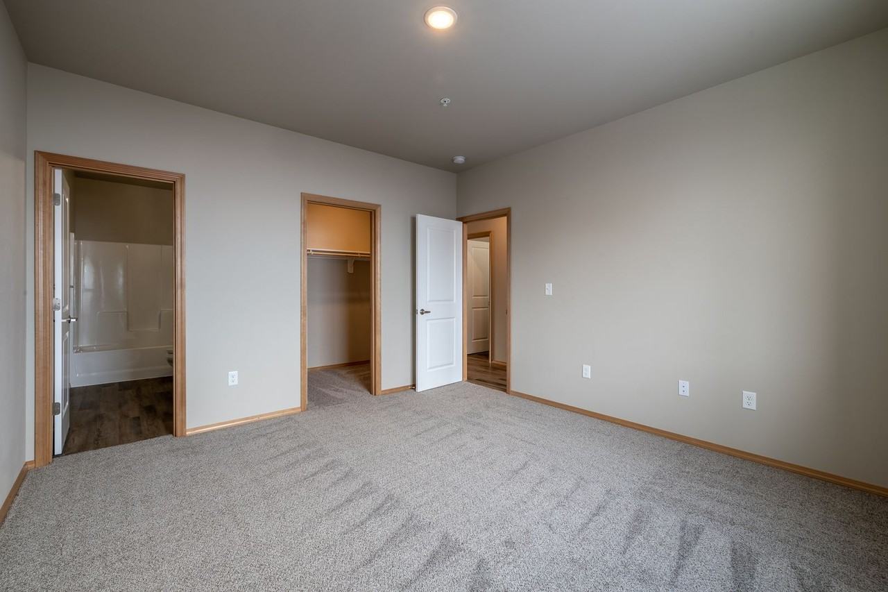 Sutton Place Apartments - Photo 6 of 23