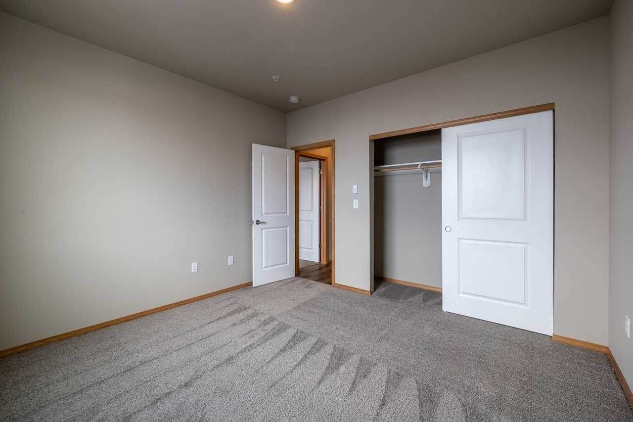 Sutton Place Apartments - Photo 7 of 23