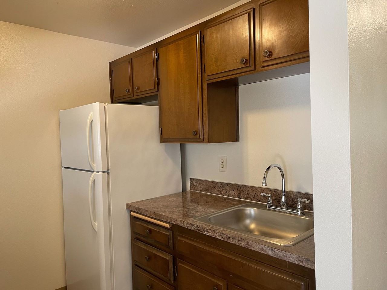 054-Lancaster Apartments - Photo 5 of 16