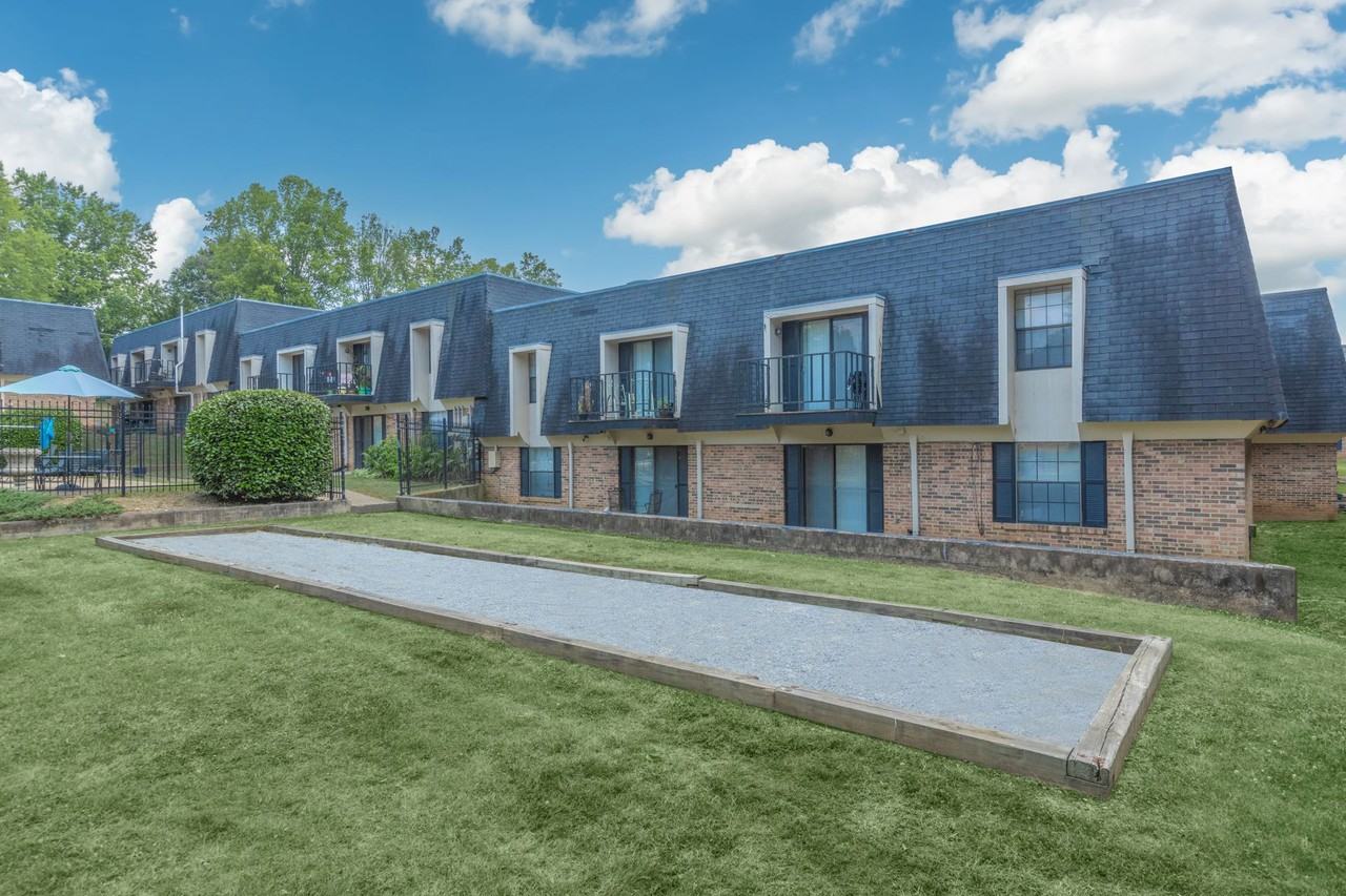 Ledford at Hamilton Place - Photo 2 of 17