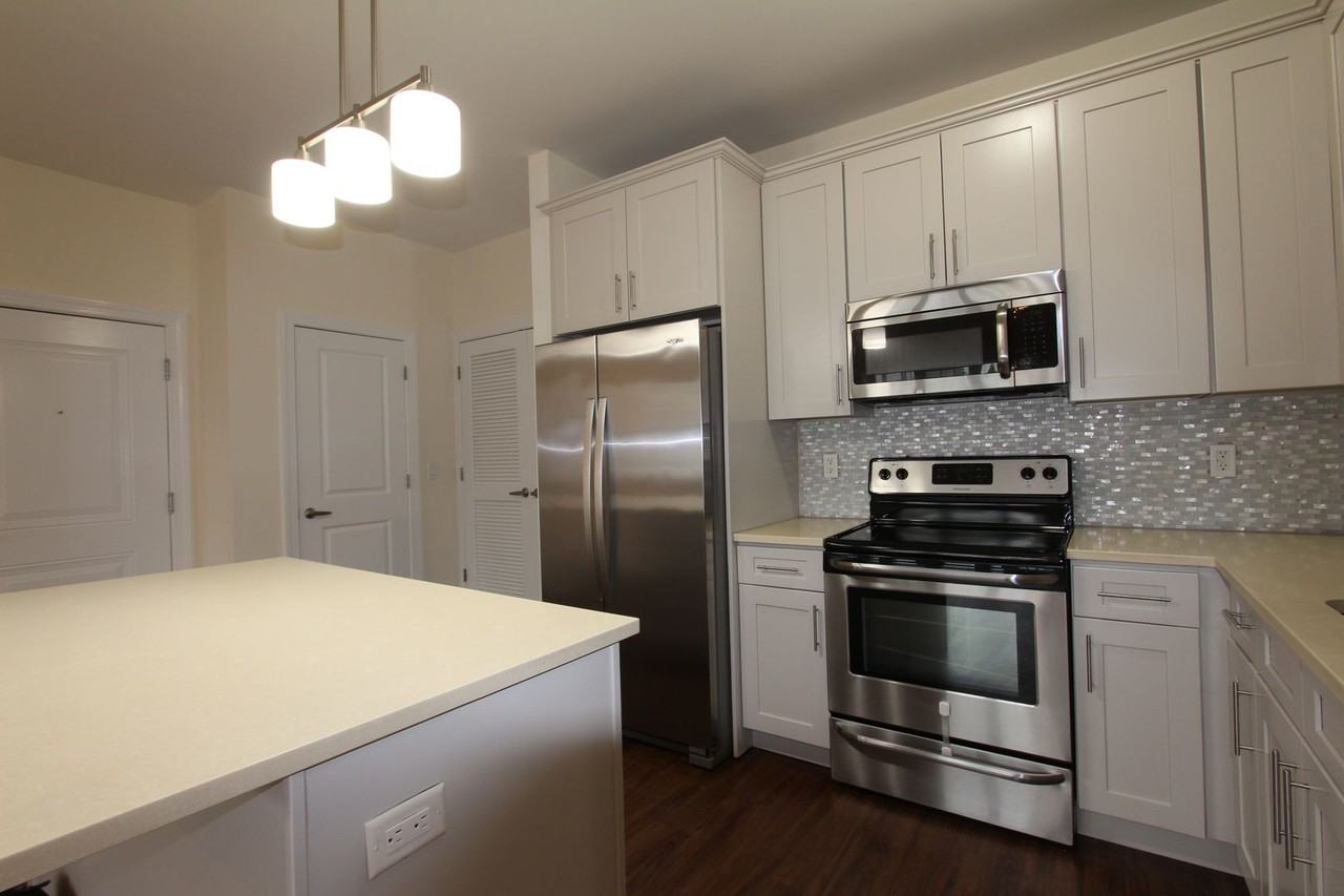 Lexington Dewey - Photo 2 of 13