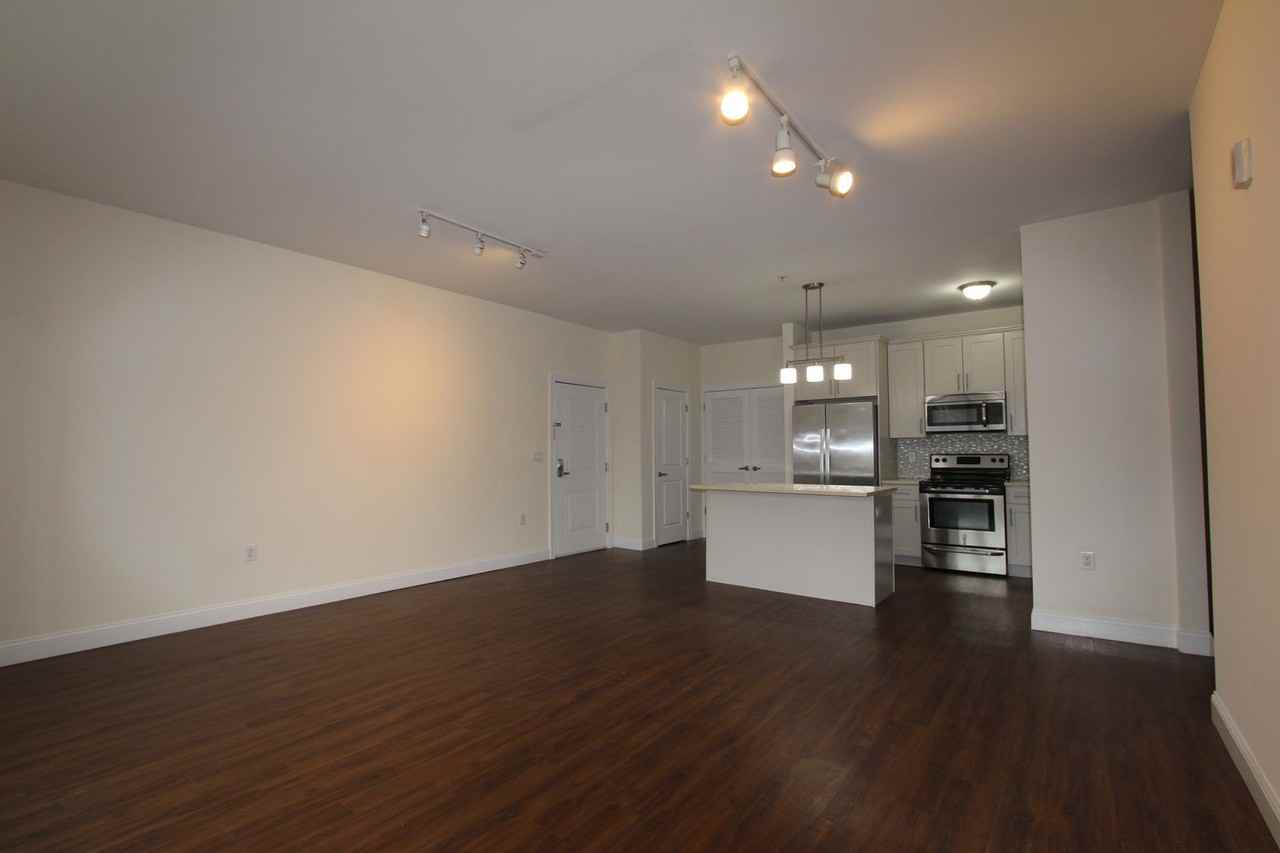 Lexington Dewey - Photo 4 of 13