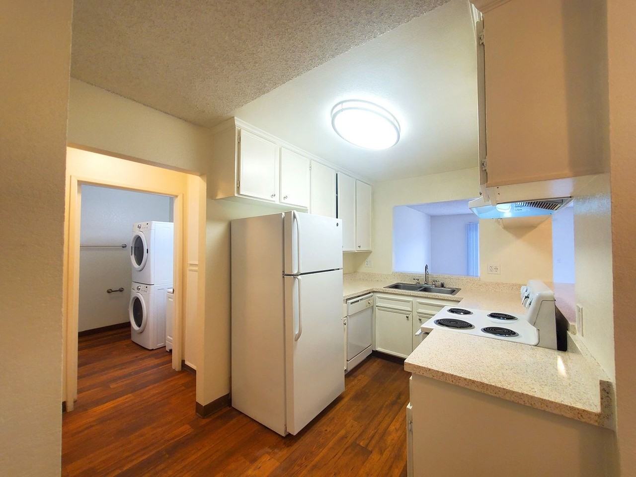 Emerald Vista - Photo 3 of 28