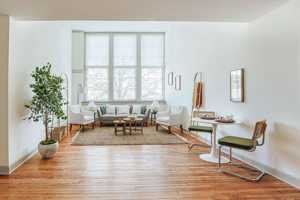 featured image of 211 Kenan St W