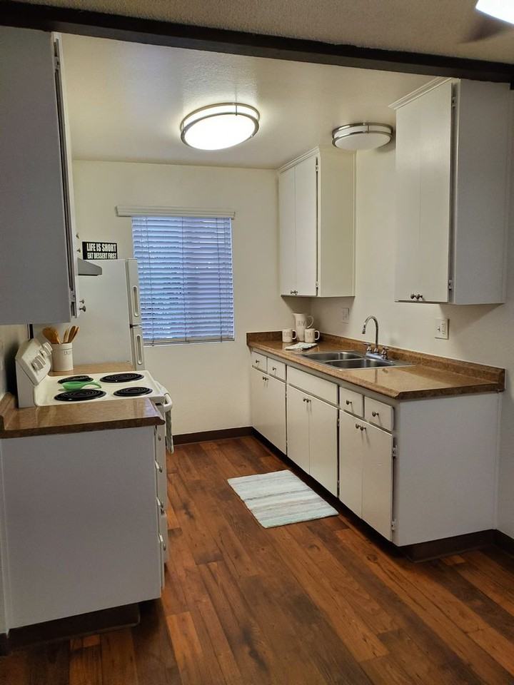 Woodlawn Manor - Photo 2 of 19