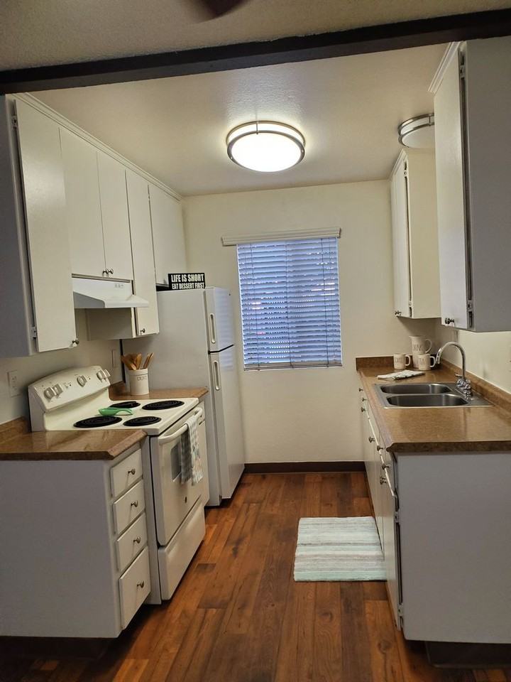 Woodlawn Manor - Photo 3 of 19