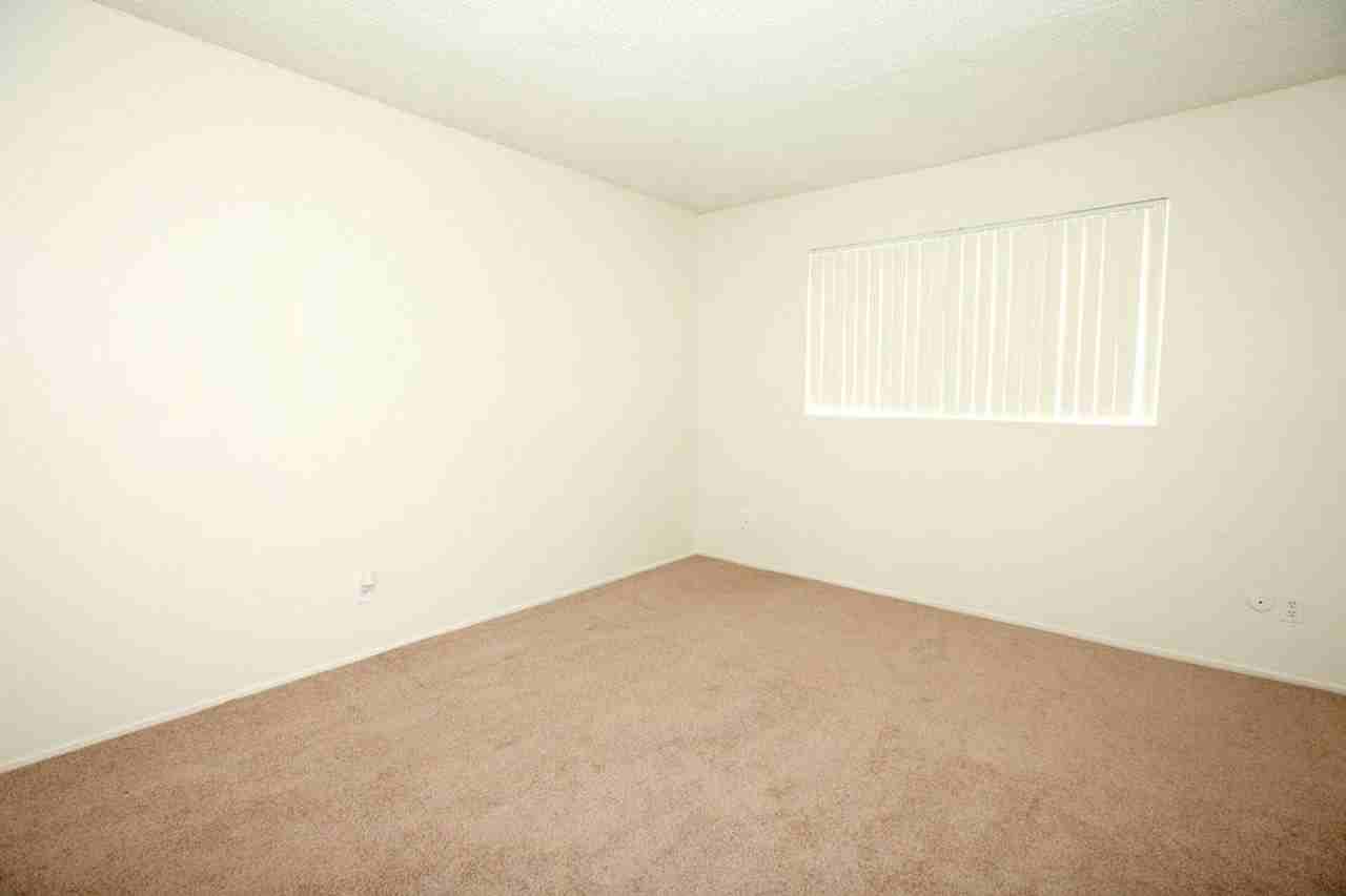 Woodlawn Manor - Photo 7 of 19