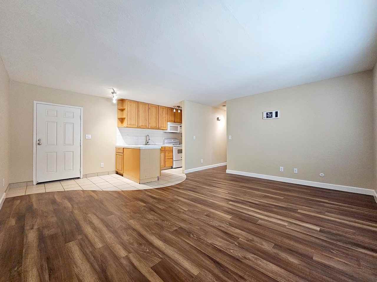 Lauretta 12 - Photo 2 of 28