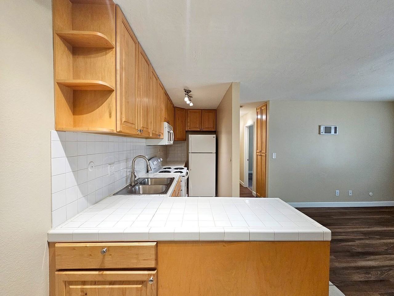 Lauretta 12 - Photo 3 of 28