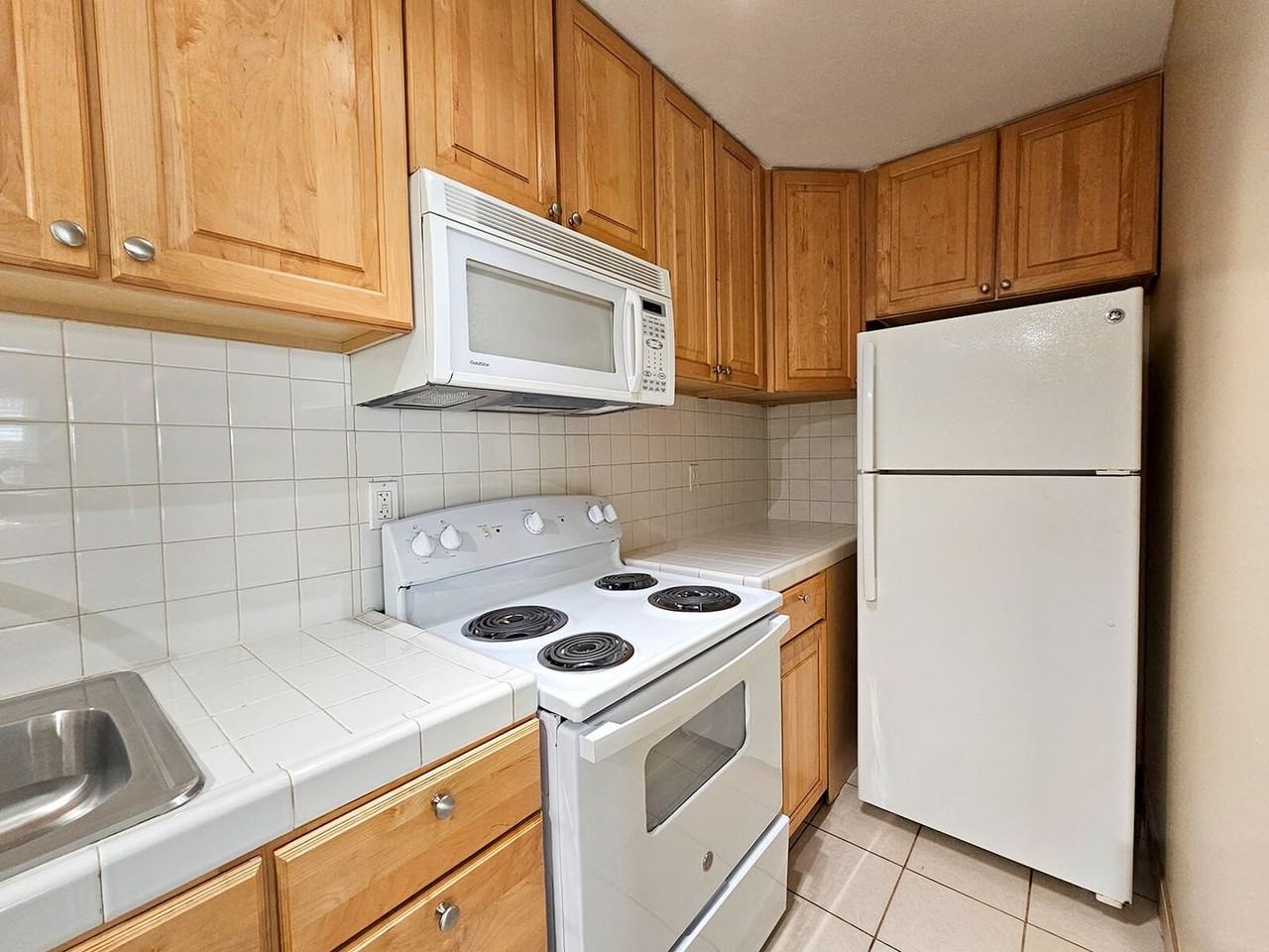 Lauretta 12 - Photo 4 of 28