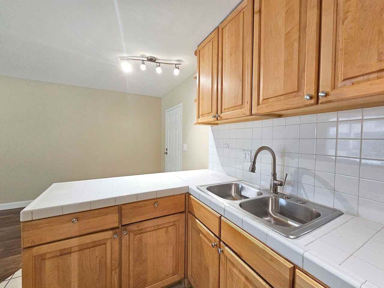 Lauretta 12 - Photo 5 of 28