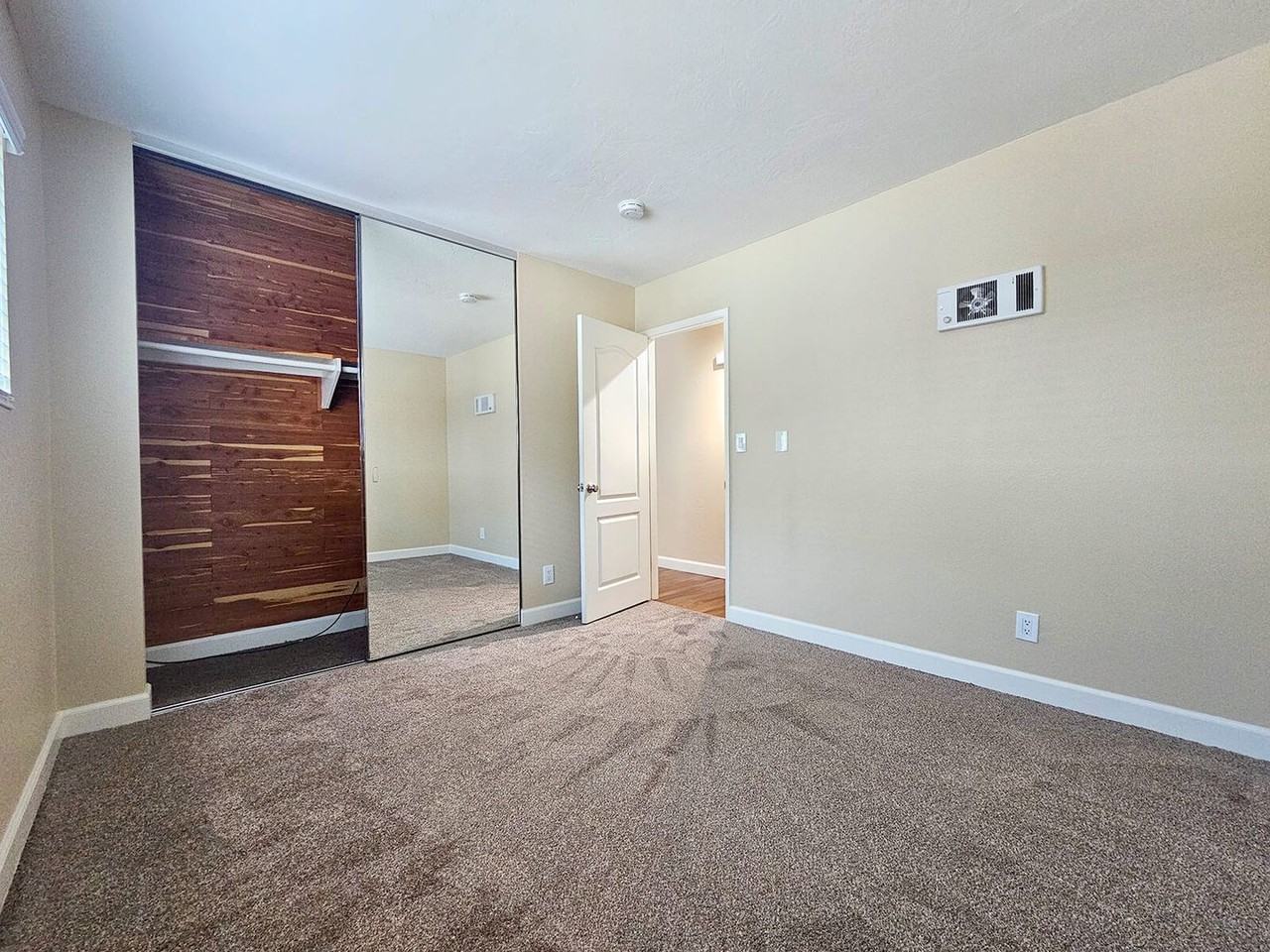 Lauretta 12 - Photo 7 of 28