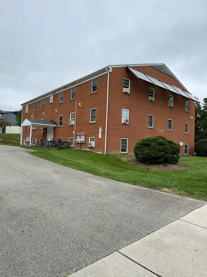 2 Bedroom 1 Bath On Broce Drive - Photo 2 of 12