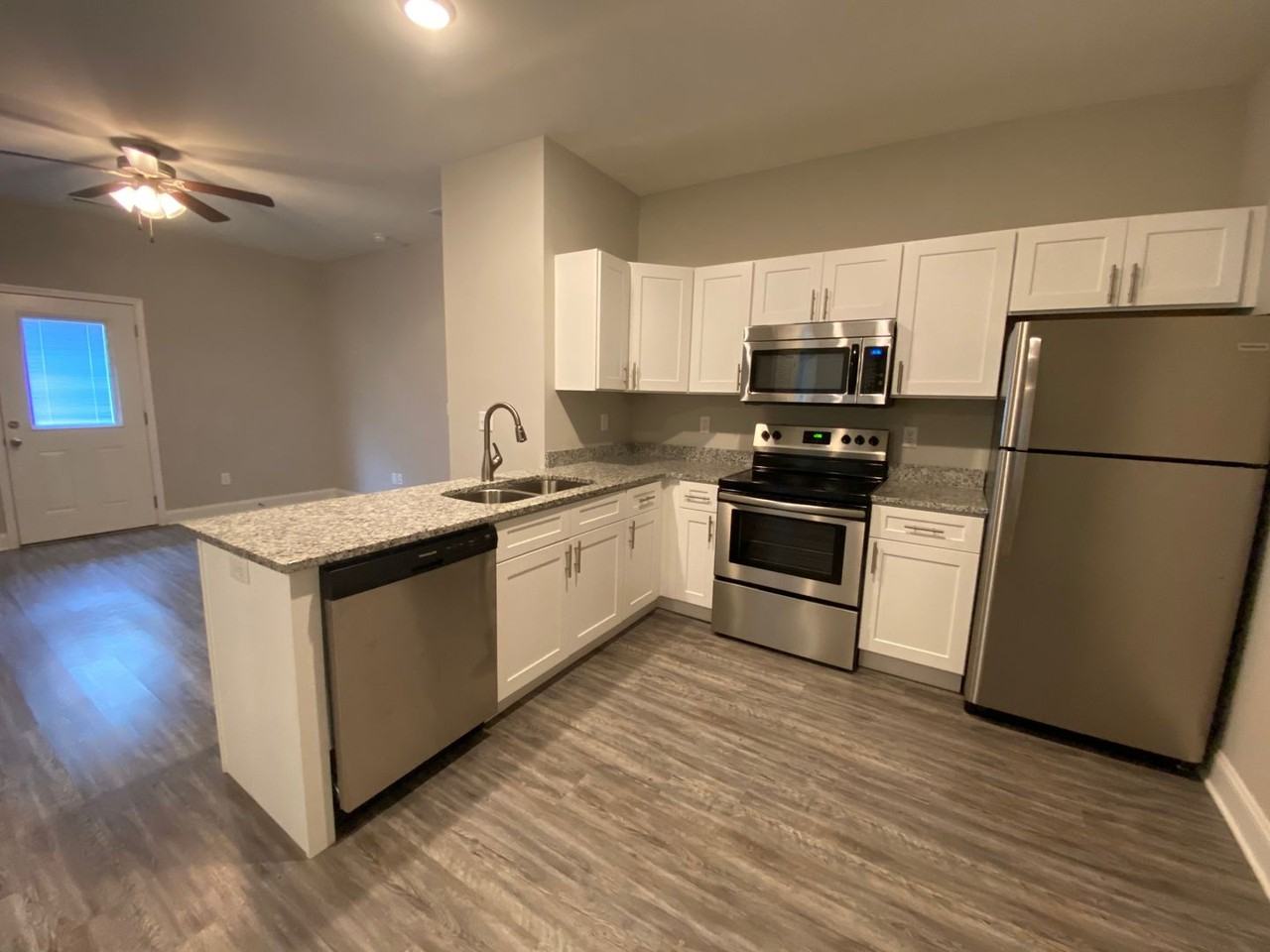 Hillview Place Apartments - Photo 3 of 8