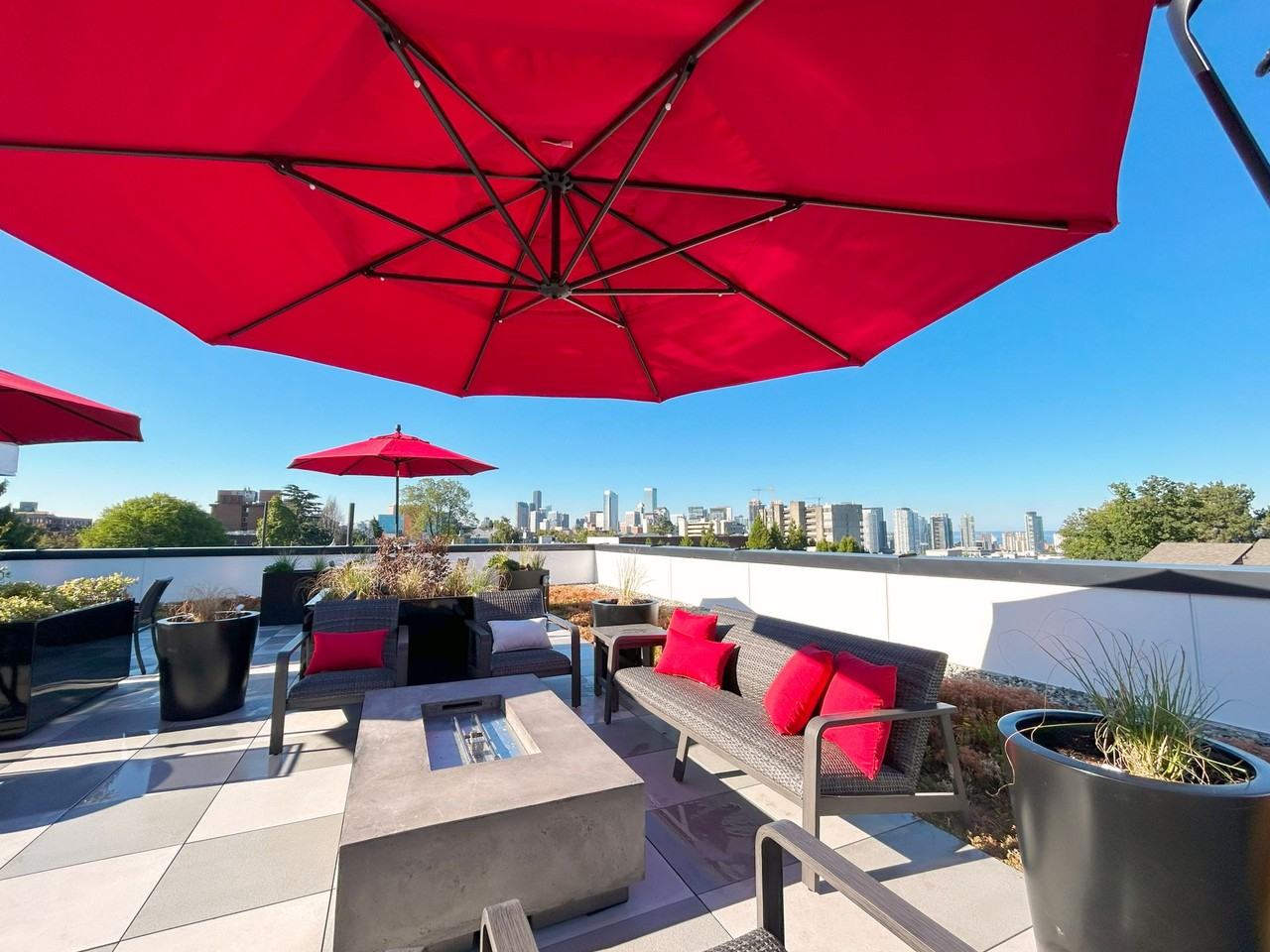 Vue on Harvard - Photo 2 of 50