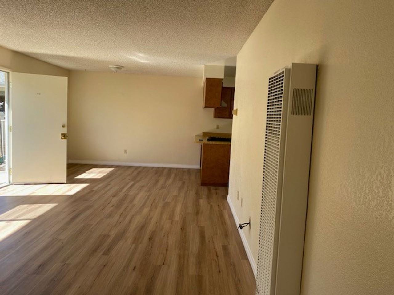 1415-1419 Longbranch - Photo 2 of 15
