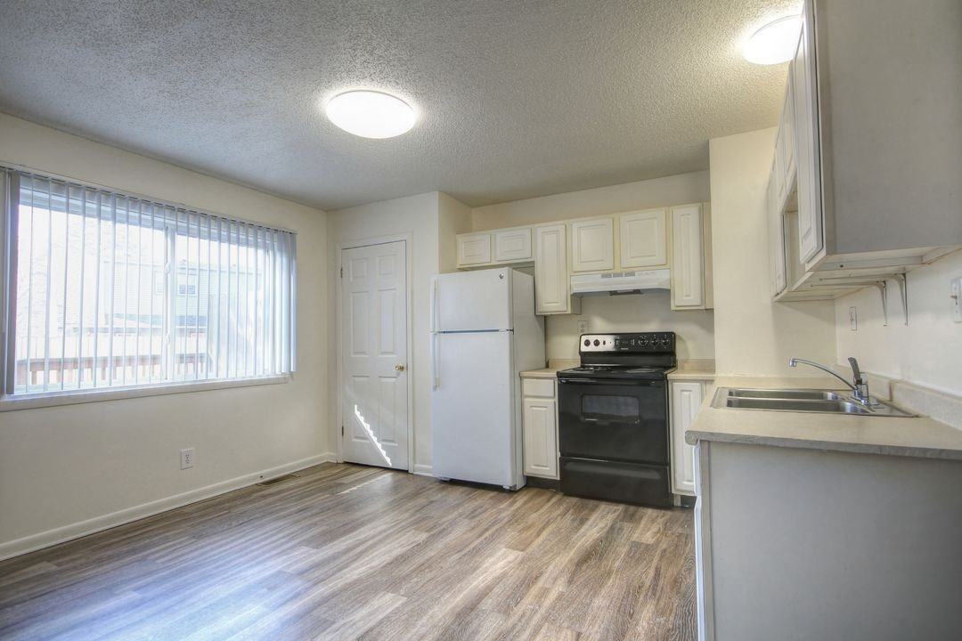 Westbury Townhomes - Photo 4 of 15