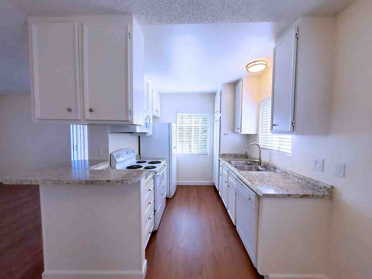 Lauretta 7 - Photo 3 of 15
