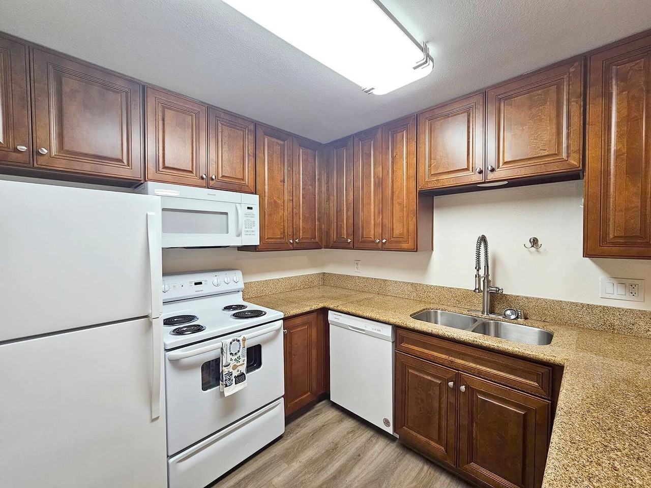 The Vine Apts. - Photo 5 of 23