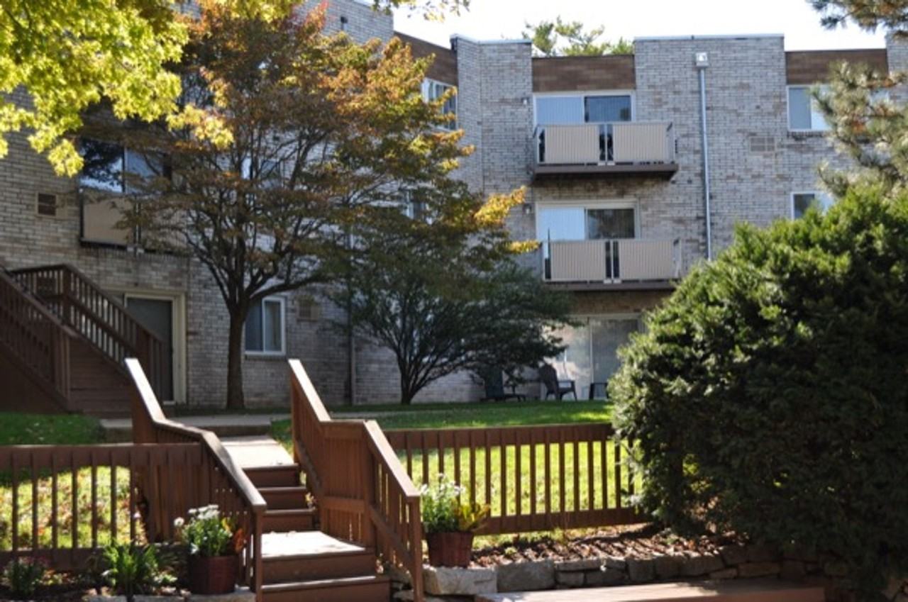 Executive House Apartments - Photo 2 of 33