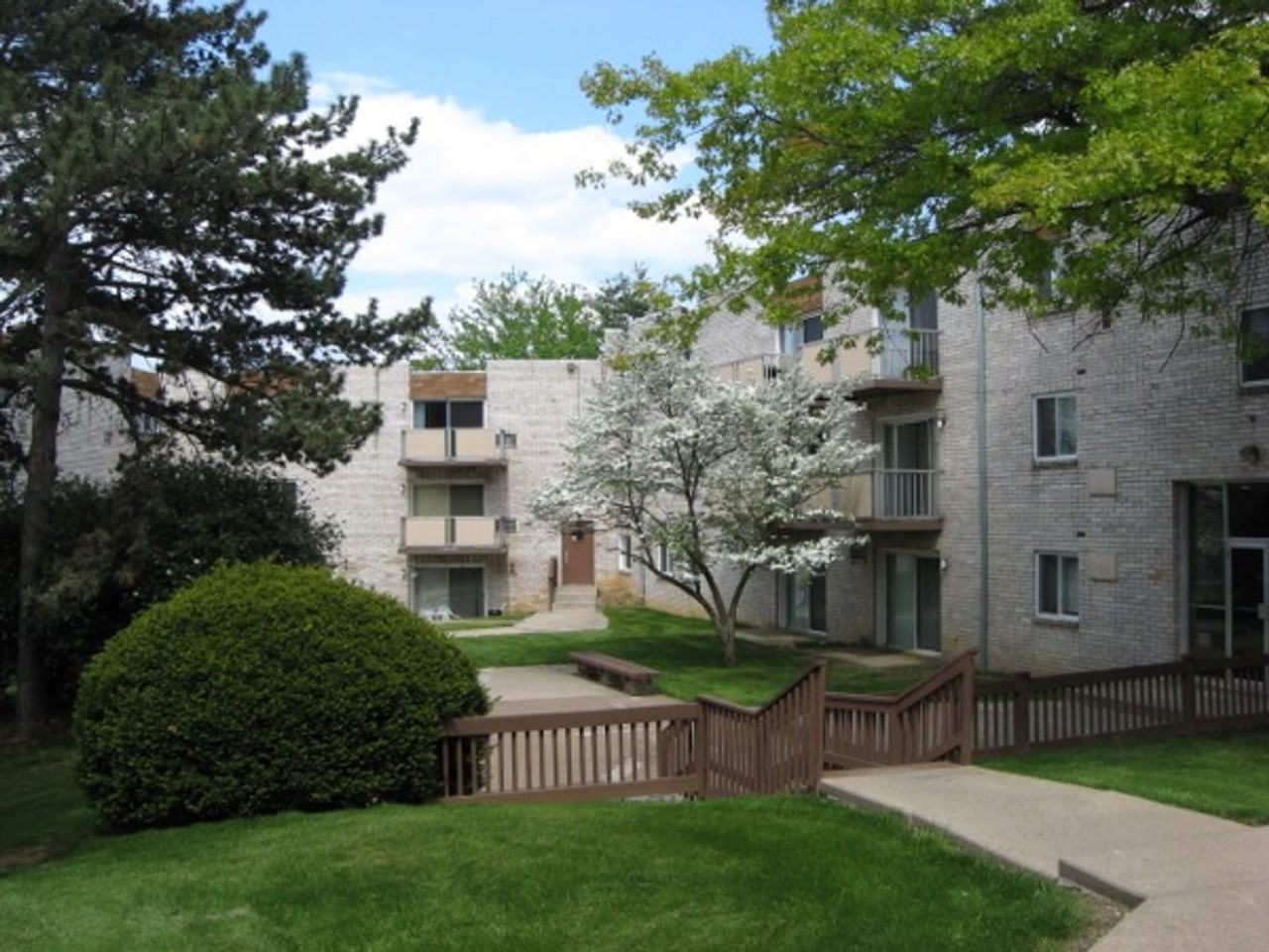 Executive House Apartments - Photo 3 of 33