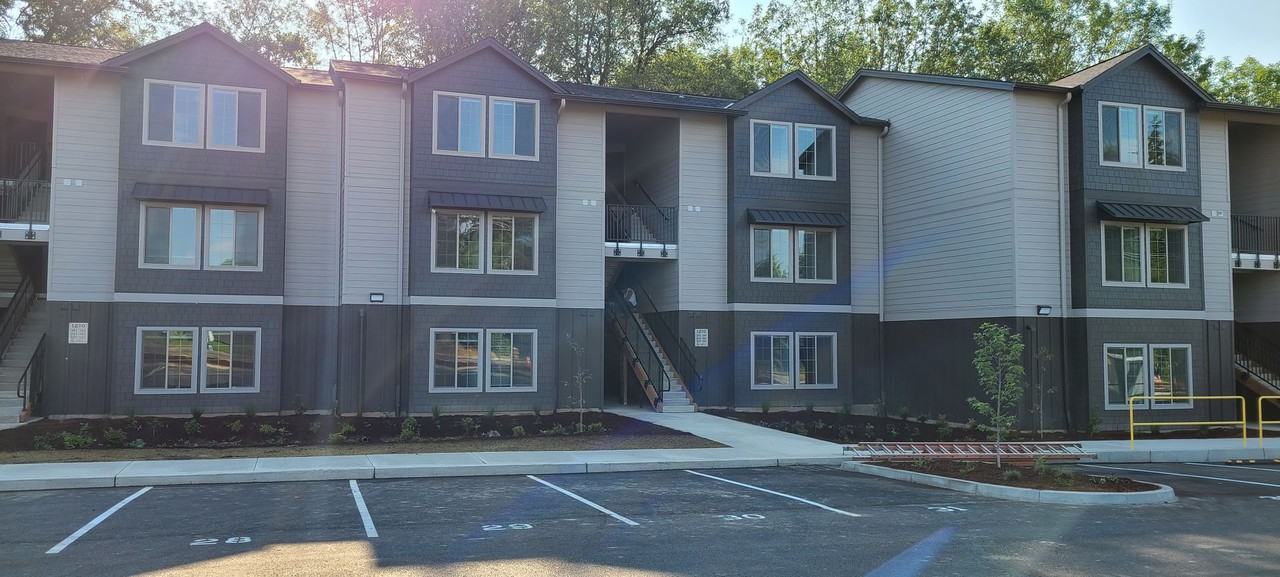 Meadow Brook Villas Apartments 1306 N Springbrook Rd, Newberg, OR