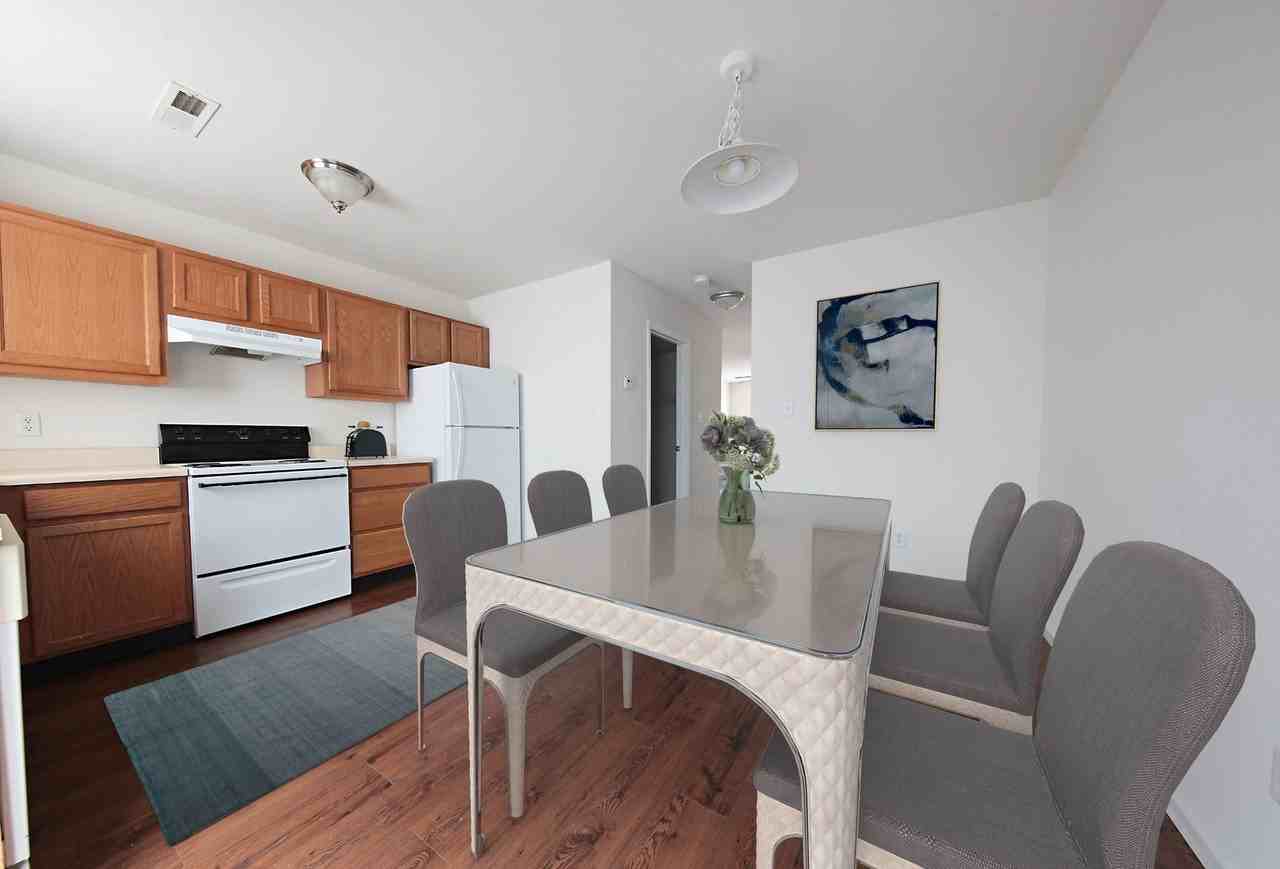 2 bedroom/ 1.5 bathroom Townhouse with walk - Photo 3 of 10