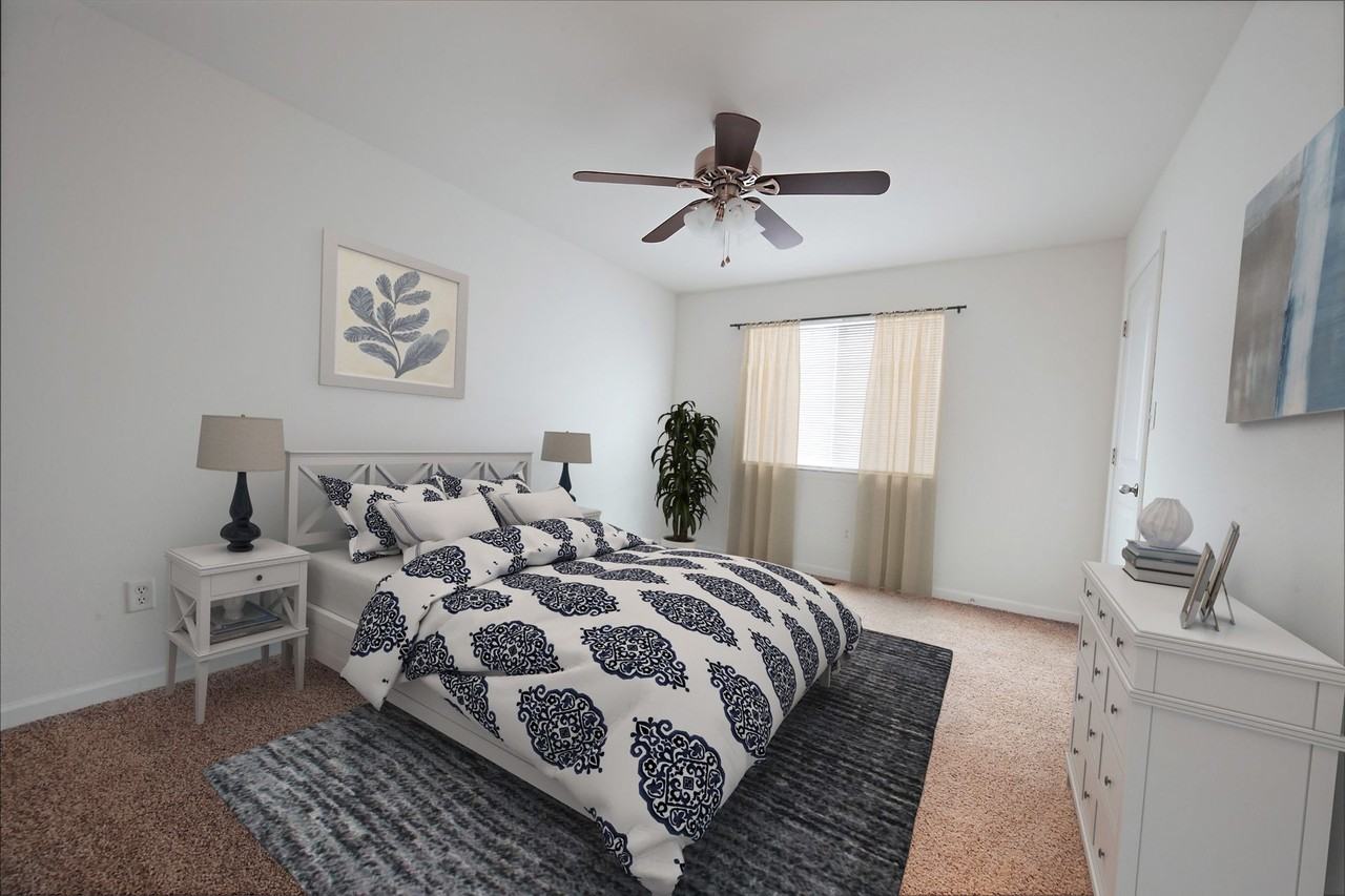 2 bedroom/ 1.5 bathroom Townhouse with walk - Photo 5 of 10