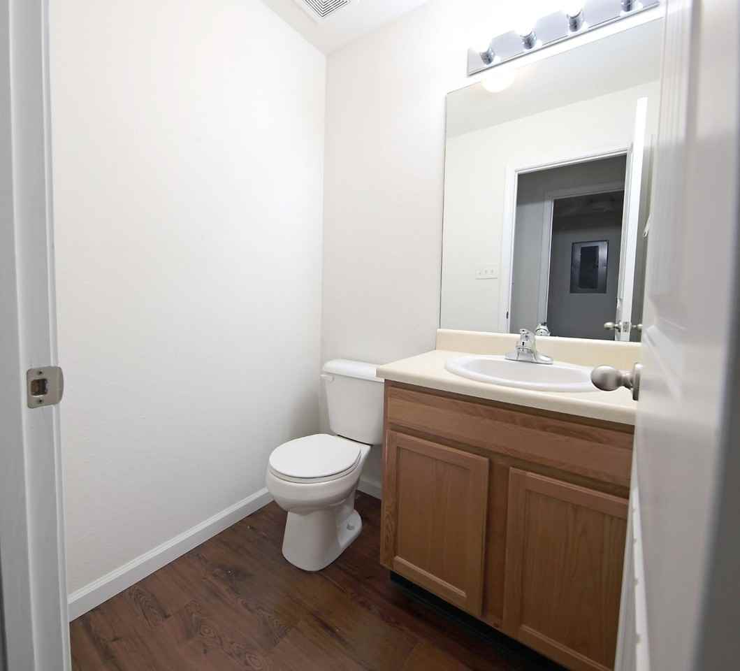 2 bedroom/ 1.5 bathroom Townhouse with walk - Photo 7 of 10