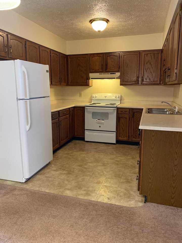 CEDARWOOD TOWNHOMES - Photo 2 of 9