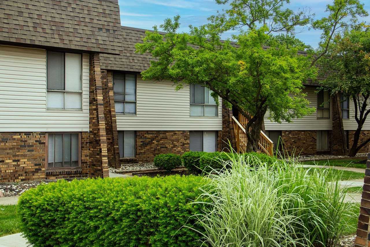 Moonglow Apartments - Photo 3 of 4