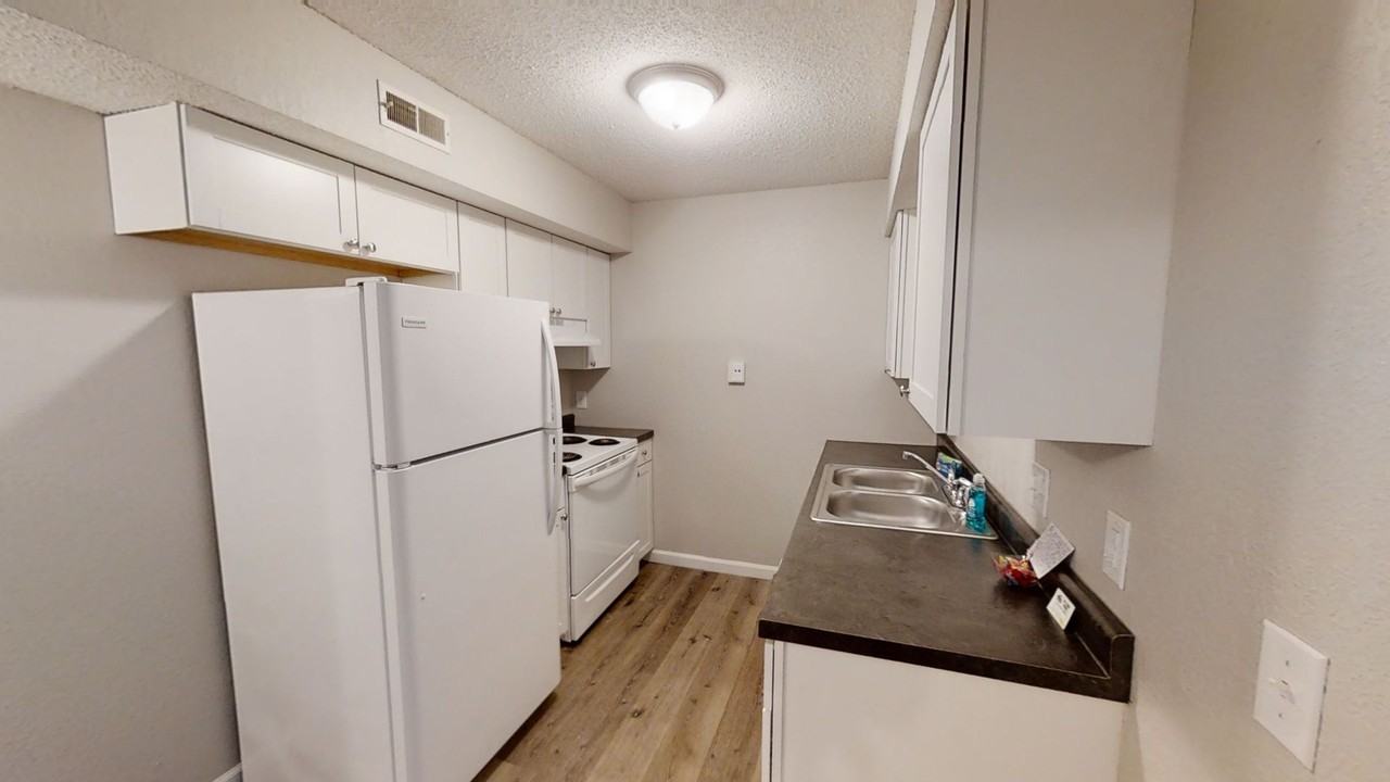 Harrison Street Apartments - Photo 3 of 16