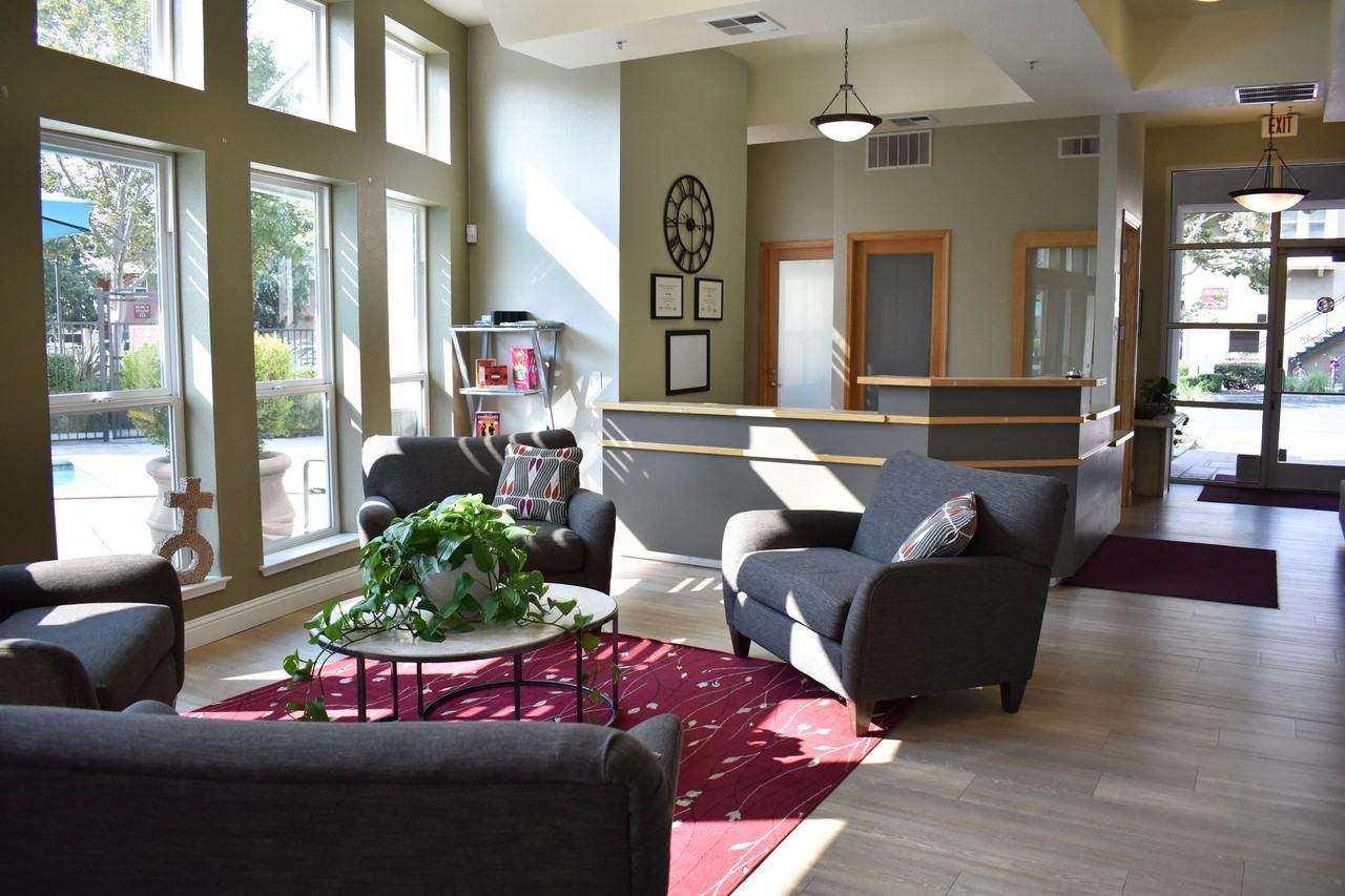 The Lexington - Photo 3 of 9