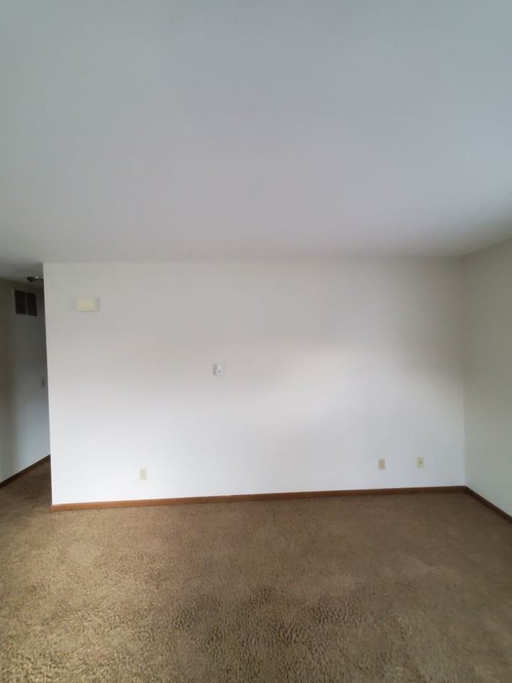 189 W Hickory Point Road - Photo 4 of 9