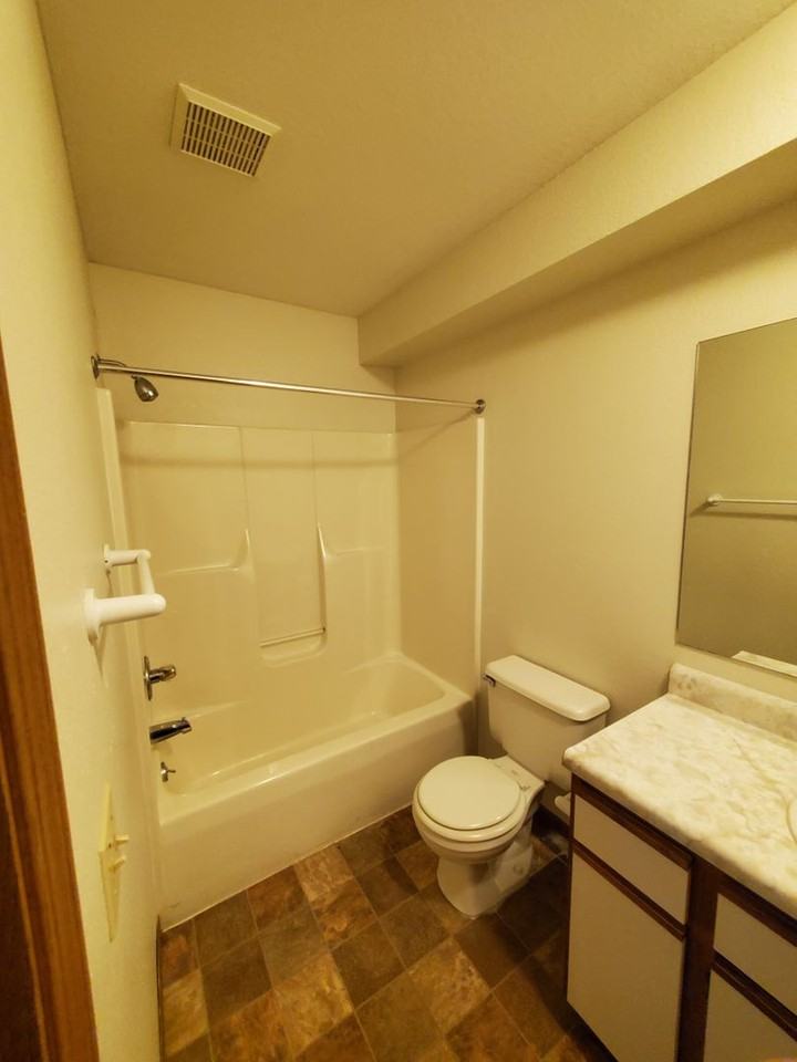 189 W Hickory Point Road - Photo 6 of 9