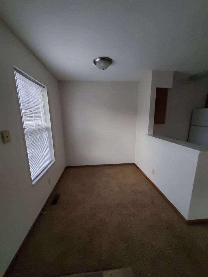 189 W Hickory Point Road - Photo 7 of 9
