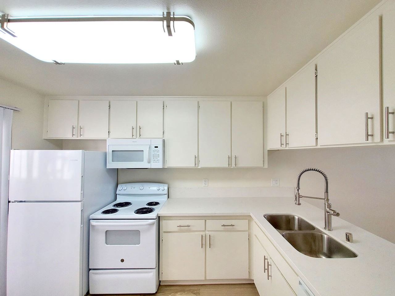 Orchard Villa Townhomes - Photo 4 of 14