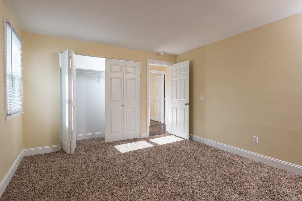 Luxury lakeside living in Hamburg - Photo 7 of 21