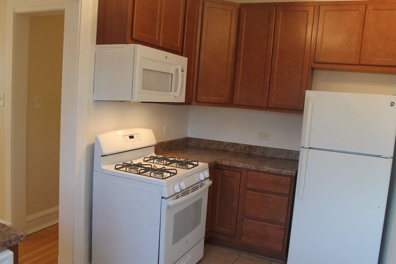 151 - Hinman Court Apts* - Photo 2 of 26