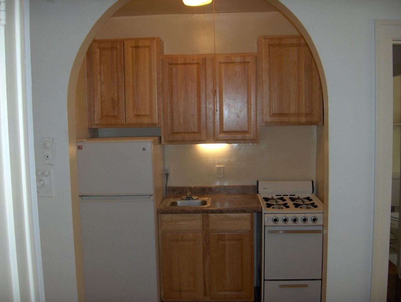 164 - 816 Simpson Street* - Photo 4 of 8