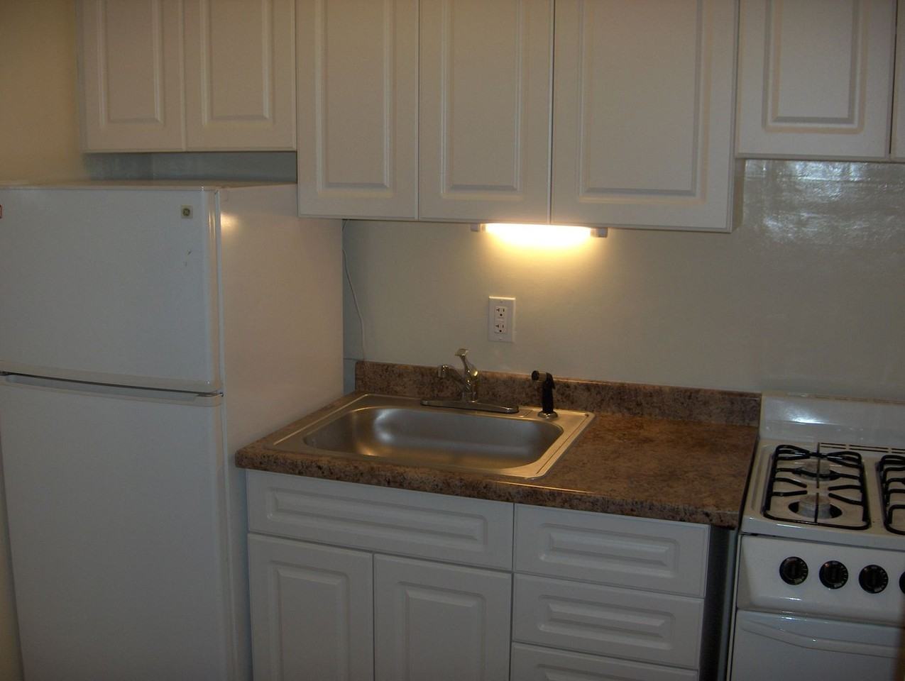 164 - 816 Simpson Street* - Photo 5 of 8