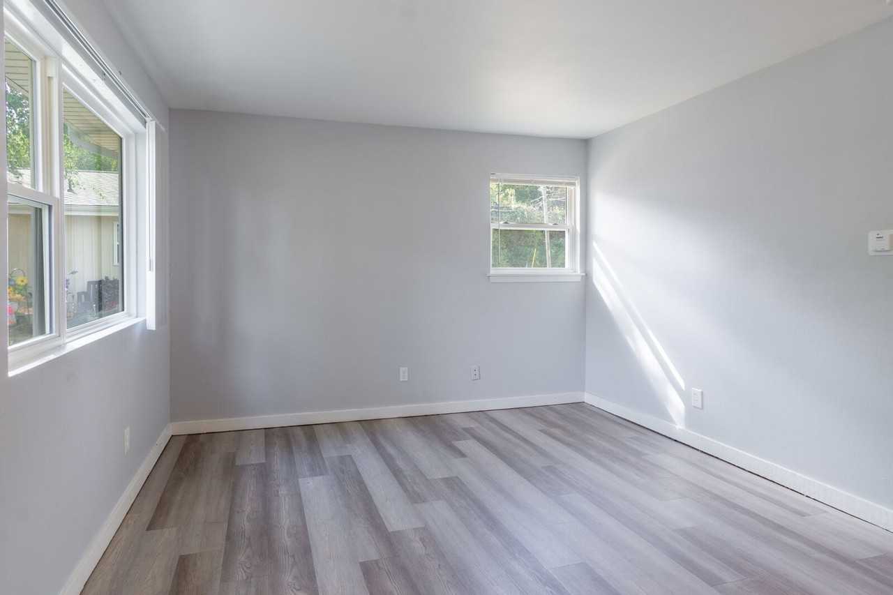 One Forty Flats - Photo 5 of 13