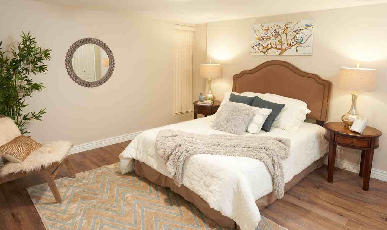 Jean Larie - Photo 7 of 13