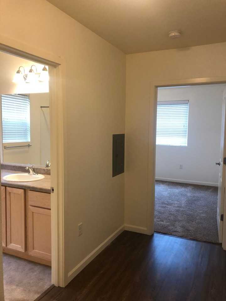 Cherry Hill Apartments - Photo 4 of 9