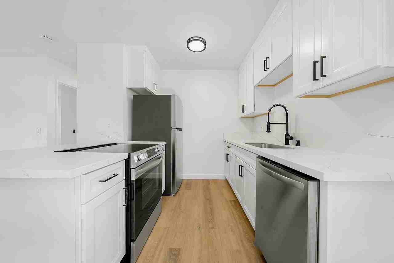 Lone Palm Terrace - Photo 2 of 23